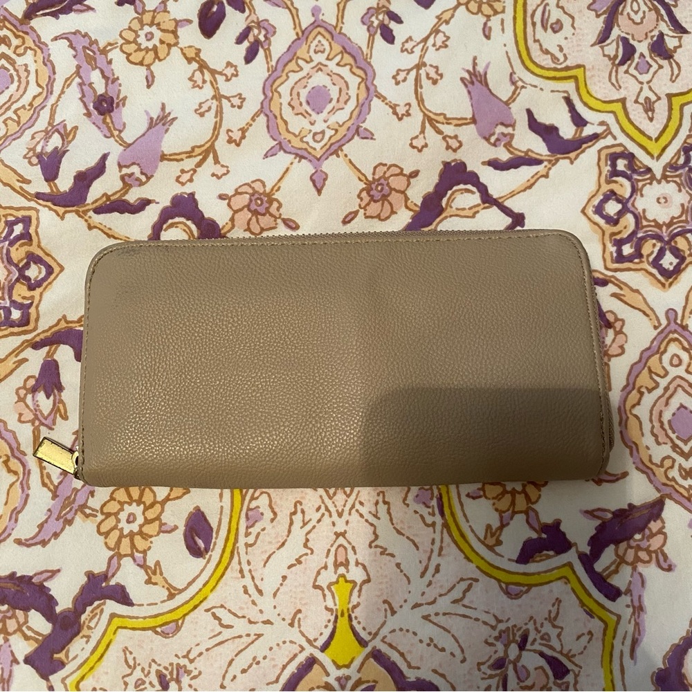 Beige wallet💳🪪